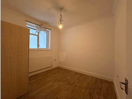 6 CAMROSE AVENUE HA8 6EG